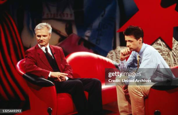 Stern TV, RTL-Fernsehmagazin, Deutschland seit 1990, Moderator Günther Jauch mit Talkgast(.