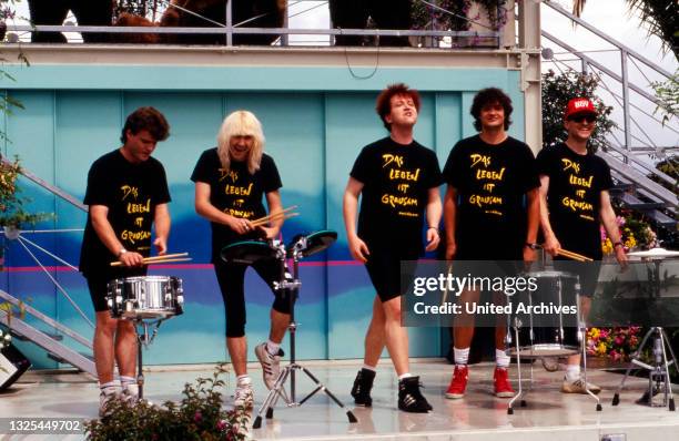 Fernsehgarten, Sonntagsunterhaltung aus dem Garten des ZDF in Mainz, Sendung vom 12. Juli 1992, Gaststar: Band "Die Prinzen"(.