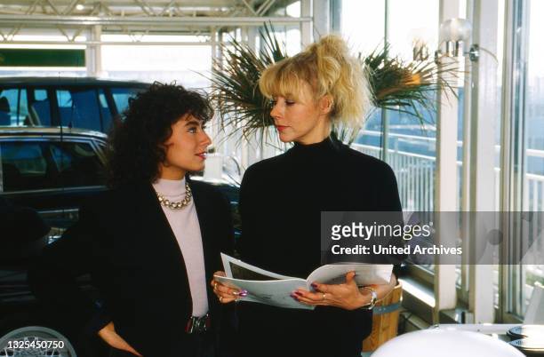 Ganze, Sendung aus dem Jugendprogramm des WDR, mit Maria Ketikidou und Sabine Kaack in Köln, Deutschland 1988.