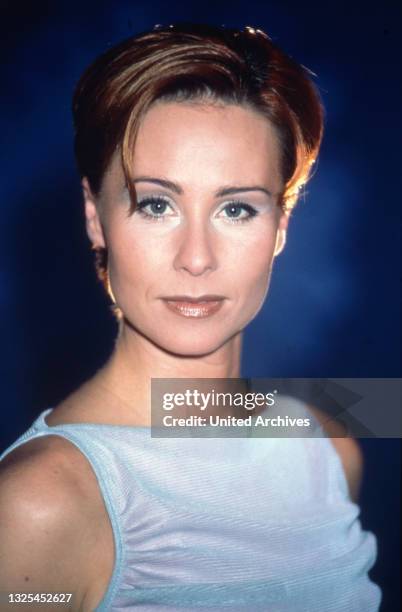 Verzeih' mir, Moderatorin Sonja Zietlow stellt neue Folgen der Show vor, Deutschland 1999.