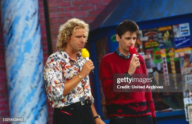 Thomas Gottschalk und Günther Jauch live auf der IFA in Berlin, Deutschland 1989, Stargast: (.