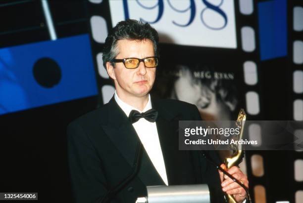 Preisverleihung für den Film "Comedian Harmonists" beim UFA Filmball in Neuss, Deutschland 1998.
