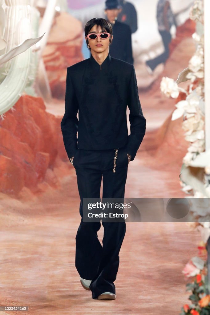 Dior Homme : Runway - Paris Fashion Week - Menswear Spring/Summer 2022