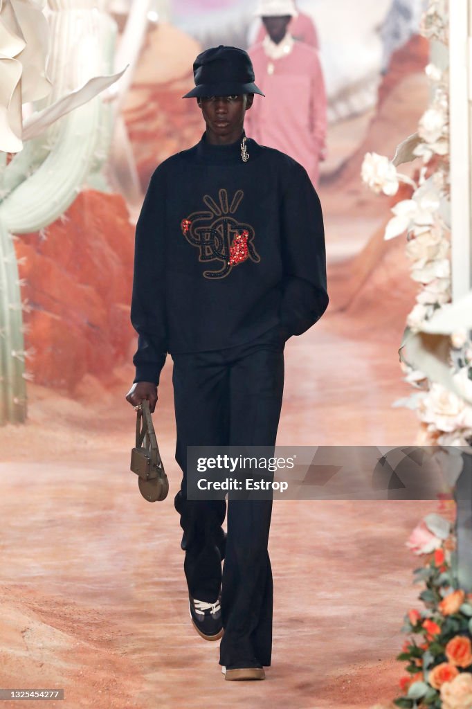 Dior Homme : Runway - Paris Fashion Week - Menswear Spring/Summer 2022