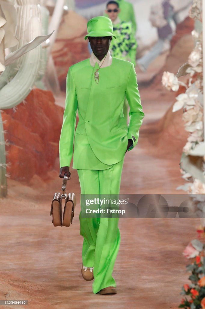 Dior Homme : Runway - Paris Fashion Week - Menswear Spring/Summer 2022