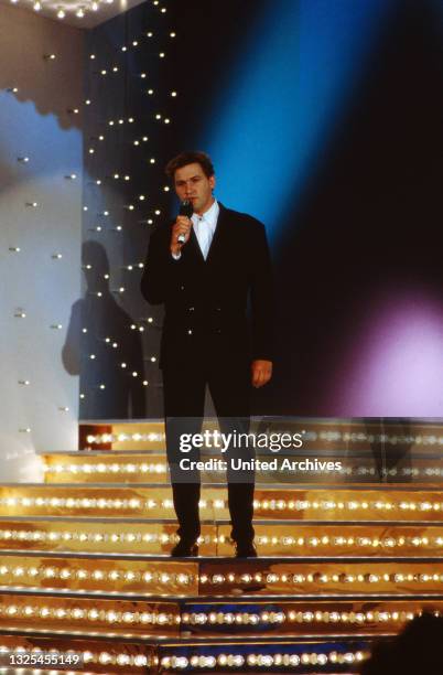 Johnny Logan, irischer Sänger, bei der Verleihung des Fernsehpreises "Goldene Europa" in Saarbrücken, Deutschland 1992.