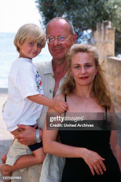 Hans Peter Korff, deutscher Schauspieler, mit Ehefrau Christiane Leuchtmann und Sohn Johannes Valentin im Urlaub, Spanien um 1996.