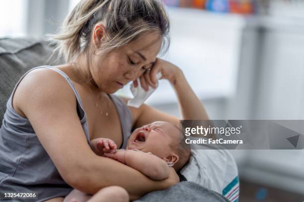postpartum stress - depressed mother stockfoto's en -beelden
