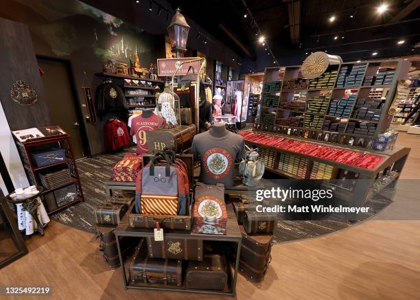 Warner Bros Studio Store Photos and Premium High Res Pictures - Getty ...