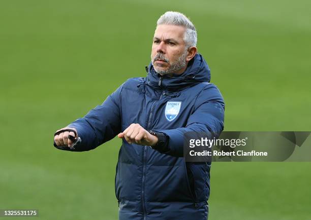 Sydney FC coach Steve Corica looks on during a Sydney FC A-League training session at AAMI Park on June 26, 2021 in Melbourne, Australia.