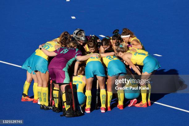 The Hockeyroos huddle during the FIH Pro League match between the Australian Hockeyroos and the New Zealand Black Sticks at Perth Hockey Stadium on...