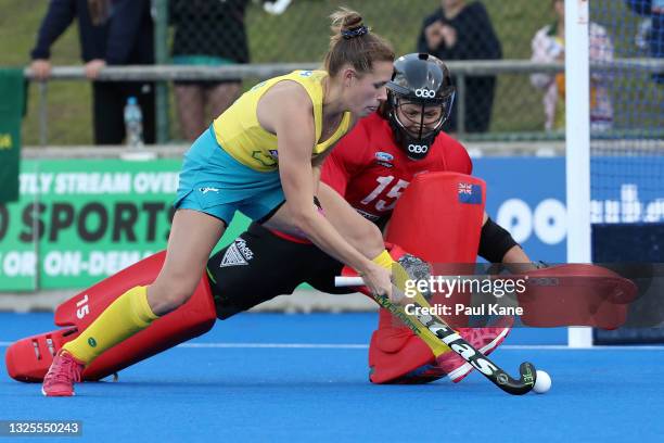 Kaitlin Nobbs of the Hockeyroos looks to score against Grace O’Hanlon of the Black Sticks in the shoot out during the FIH Pro League match between...