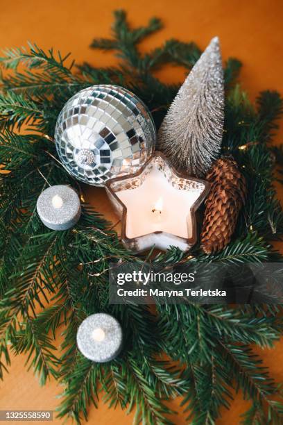 new year's wreath on a wooden background. - silver disco ball stock pictures, royalty-free photos & images