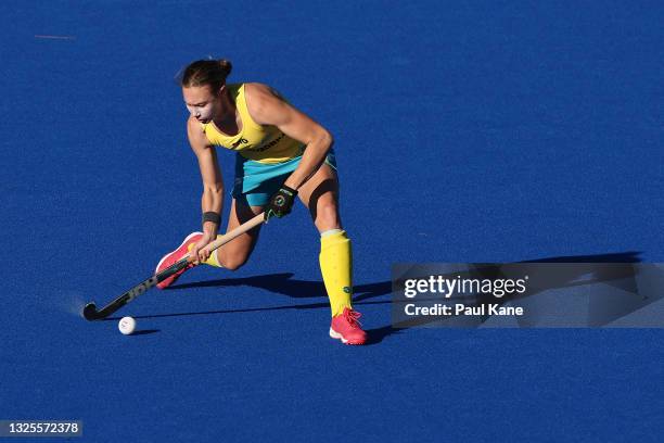 Renee Taylor of the Hockeyroos in action during the FIH Pro League match between the Australian Hockeyroos and the New Zealand Black Sticks at Perth...