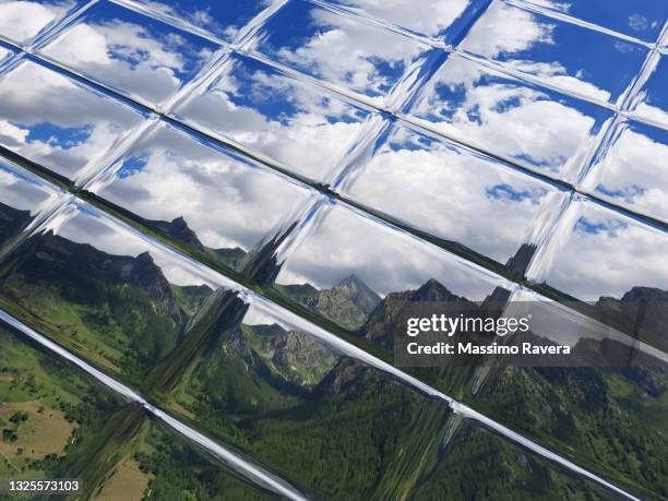 Mirror Reflection Texture Photos and Premium High Res Pictures - Getty ...