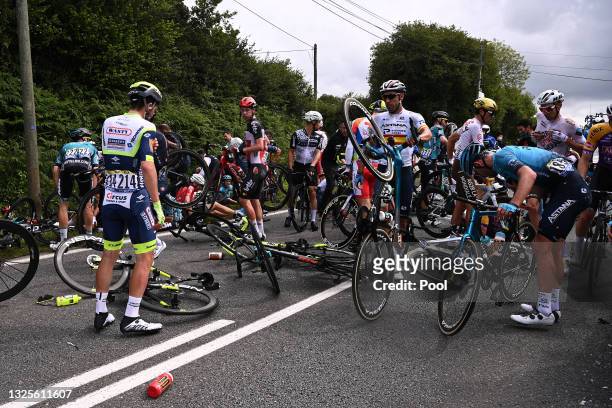 The peloton injury after crash during the 108th Tour de France 2021, Stage 1 a 197,8km stage from Brest to Landerneau - Côte De La Fosse Aux Loups...