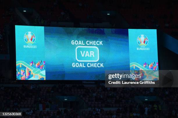 Var Screen Photos and Premium High Res Pictures - Getty Images