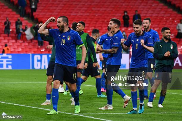 Leonardo Bonucci, Giovanni Di Lorenzo and Jorginho of Italy celebrates after victory in the UEFA Euro 2020 Championship Round of 16 match between...
