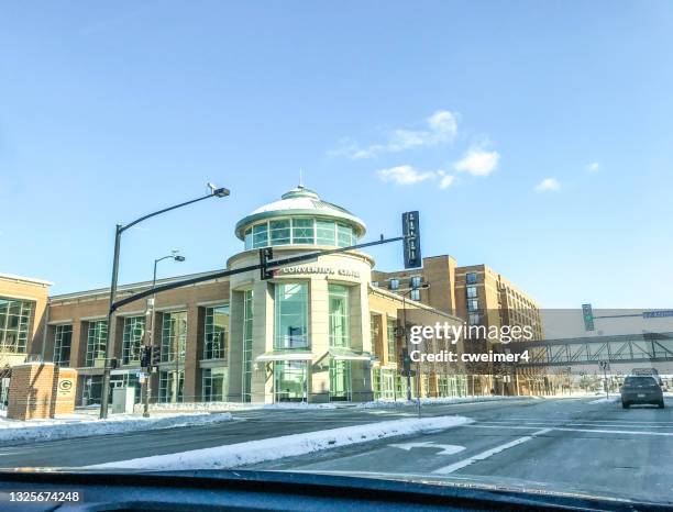 centro de convenções de green bay, wisconsin - green bay wisconsin - fotografias e filmes do acervo