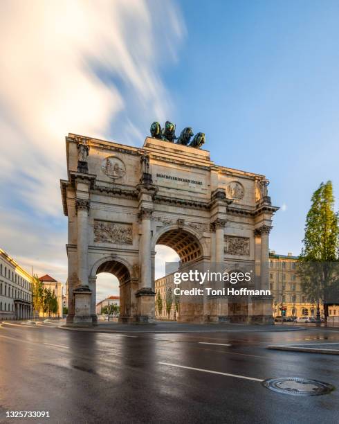 victory gate at sunset in munich bavaria germany - munich landmarks stock pictures, royalty-free photos & images