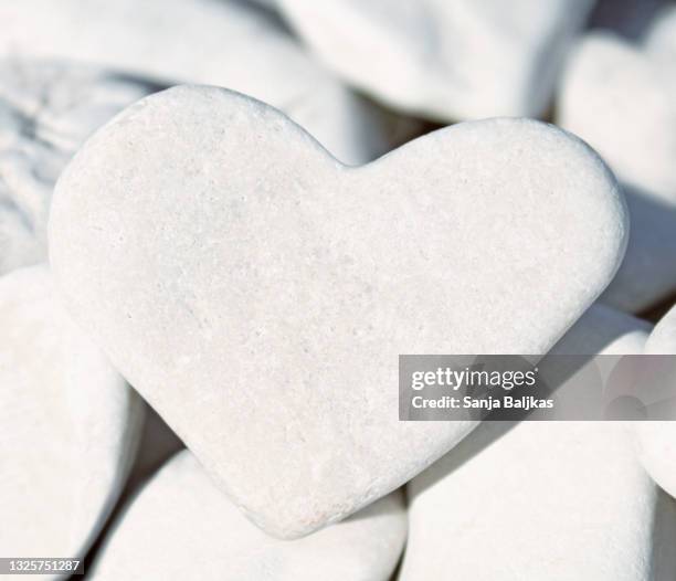 pebble stone heart - beach goers stock pictures, royalty-free photos & images