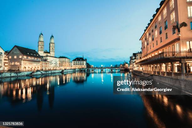 beautiful limmat river and zurich city center at night, switzerland - zurich 個照片及圖片檔