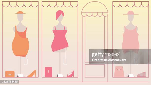 woman mannequins in store window - retail display 幅插畫檔、美工圖案、卡通及圖標