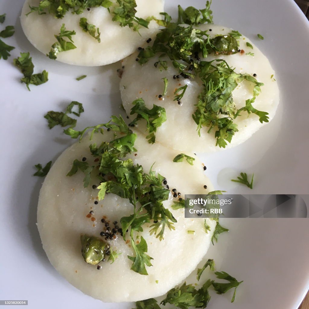 Hot Idlis
