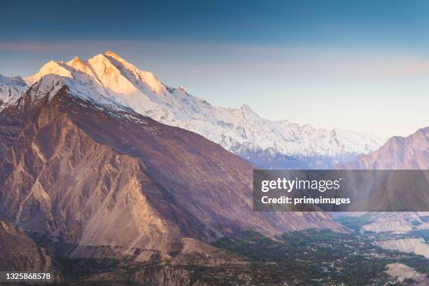 traveller destination, pakistan in karakoram mountains , k2 and nanga parbat , pasu valleys and glaciers. - cordilheira karakorum imagens e fotografias de stock