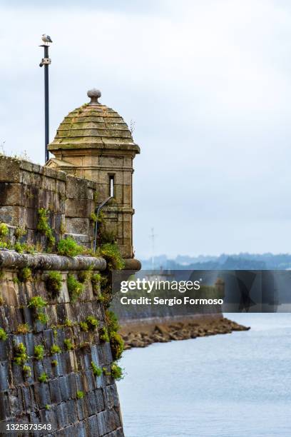 ancient stone wall. muralla del arsenal de ferrol - spanish military - fotografias e filmes do acervo