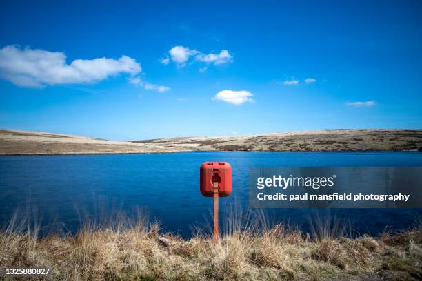 life buoy at avon dam reservoir - reservatório - fotografias e filmes do acervo