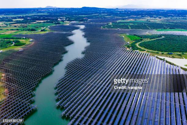scena della generazione di energia fotovoltaica all'aperto - chinese digital foto e immagini stock