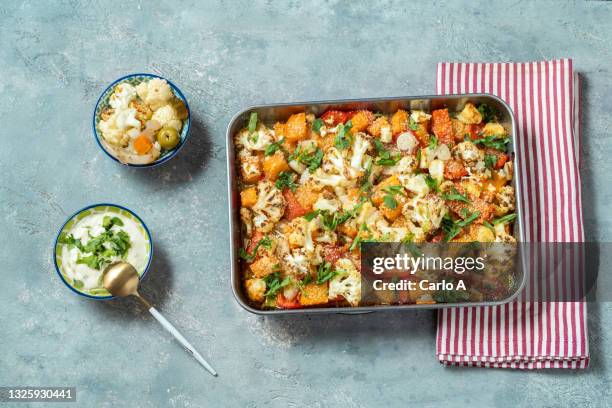 gratin of vegetables - pratos vegetarianos imagens e fotografias de stock