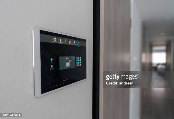 close-up on an automated security system at a house - alarme imagens e fotografias de stock