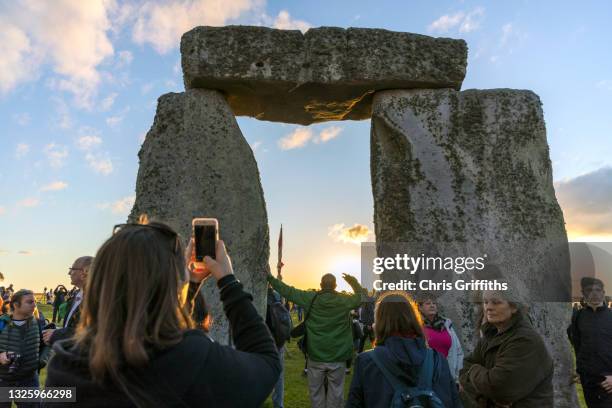 summer solstice 2019, stonehenge, salisbury, england - festival of remembrance 2019 stock-fotos und bilder