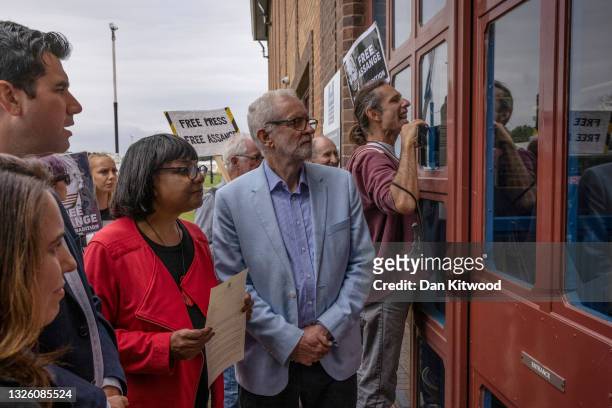 The partner of Julian Assange , Stella Morris is joined by protesters and a group of cross party Mp's including Richard Burgon, Diane Abbot, and...