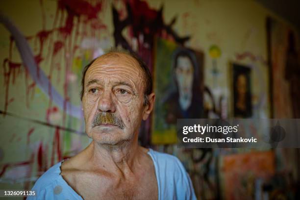 seeking the getaway from my homelessness in the hope the art will help me - imperfection stock pictures, royalty-free photos & images