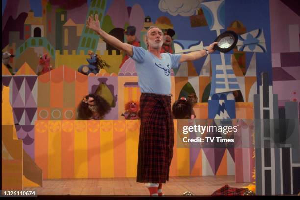Comic performer Spike Milligan performing 'It's A Small World' on the set of The Muppet Show at Elstree Studios, Hertfordshire, circa December 1978.