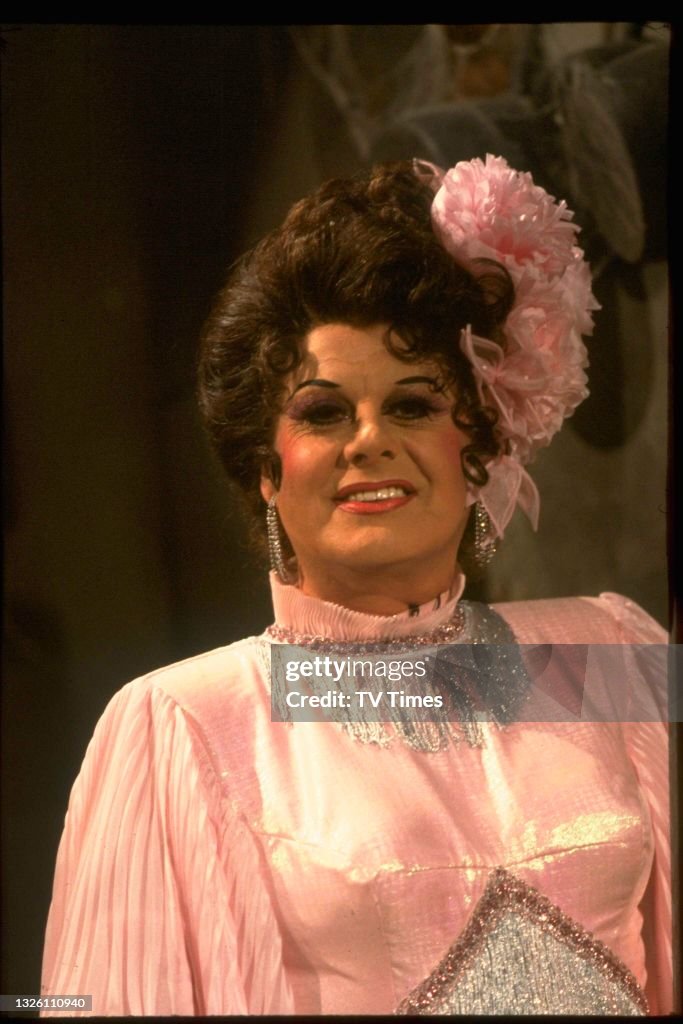 Drag Queen And Entertainer Danny La Rue Circa 1986 Nieuwsfoto s drag-queen-and-entertainer-danny-la-rue-circa-1986-nieuwsfoto-s