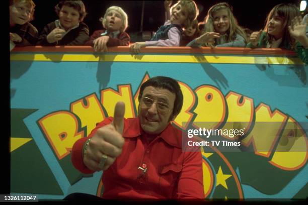 Mike Reed Entertainment Game Show Presenter Photos and Premium High Res Pictures - Getty Images