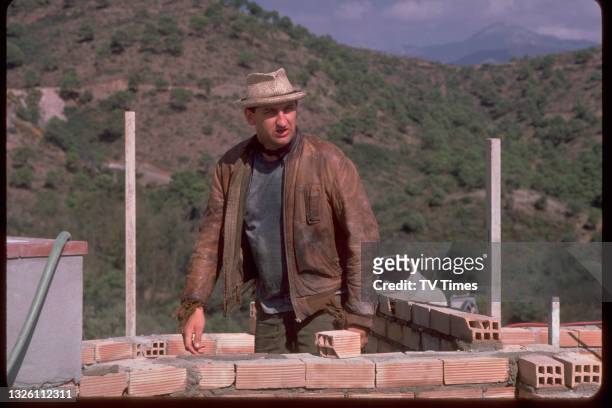 Actor Jimmy Nail in character as Jeffrey 'Oz' Osborne on the Spanish set of comedy drama series Auf Wiedersehen, Pet, circa 1986.