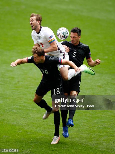 Harry Kane of England competes for a header with Leon Goretzka and Mats Hummels of Germany during the UEFA Euro 2020 Championship Round of 16 match...