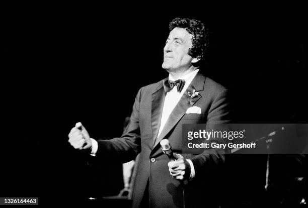 American Pop & Jazz singer Tony Bennett performs onstage at Radio City Music Hall, New York, New York, May 10, 1986.