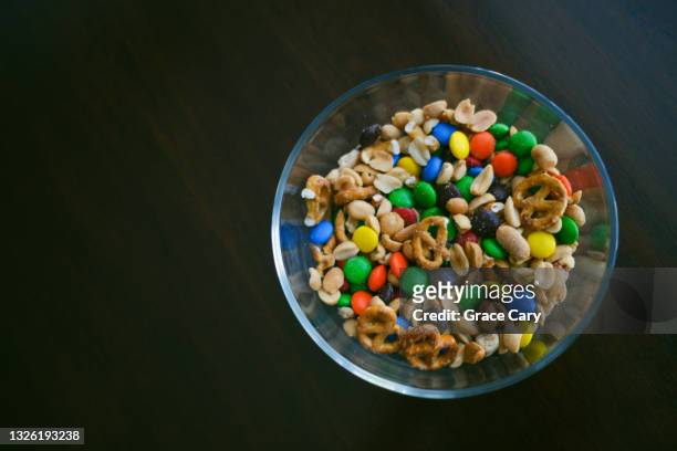 trail mix in bowl - bowl of candy stock-fotos und bilder