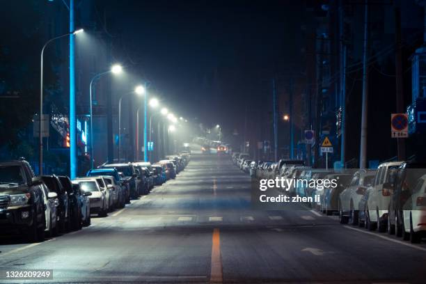 a street with no people in the middle of the night - alley stock pictures, royalty-free photos & images
