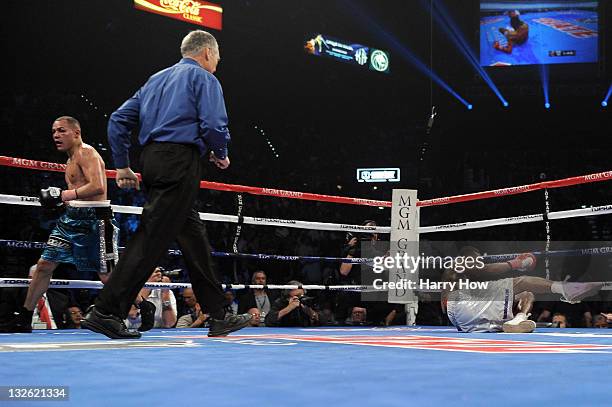 Mike Alvarado runs to his corner after knocking down Breidis Prescott in the 10th round in their junior welterweight fight at the MGM Grand Garden...