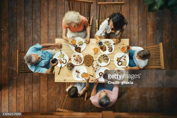 friends and family having a dinner party. - restaurant patio bildbanksfoton och bilder