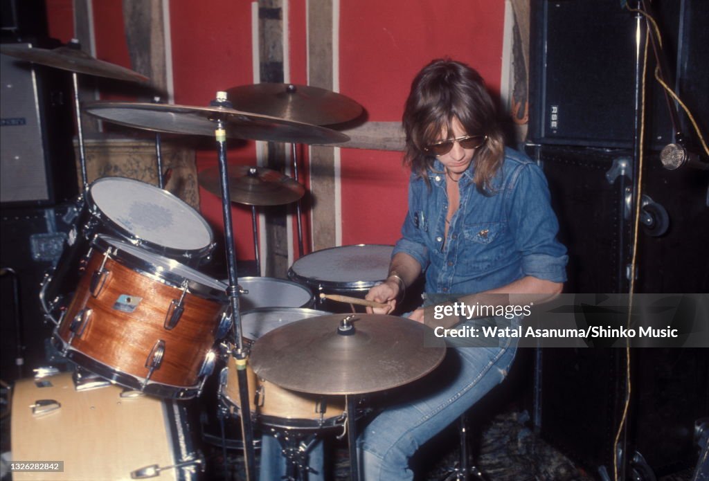 Queen Ridge Farm Roger Taylor of Queen playing drums at Ridge Farm Studio during the ...