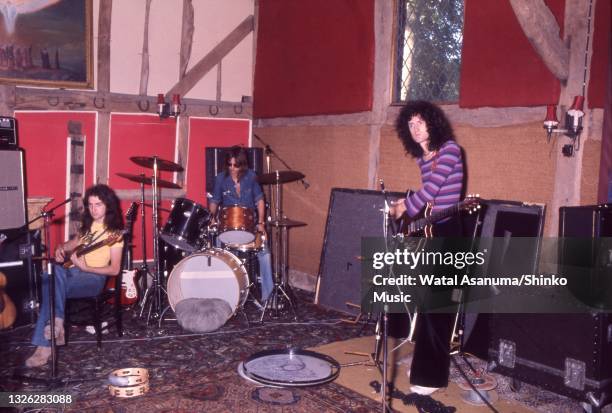 Queen Ridge Farm Ridge Farm Studio Photos and Premium High Res Pictures - Getty Images