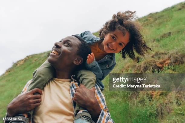 black dad and daughter are having fun. - moment friends men european stockfoto's en -beelden